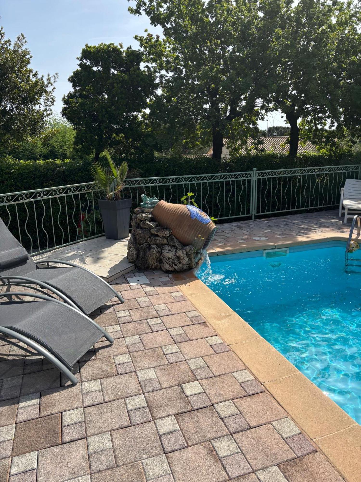 La Cigaliere 1 Charmant T1 Bis Avec Terrasse Dans Villa Sollies-Ville Exterior foto